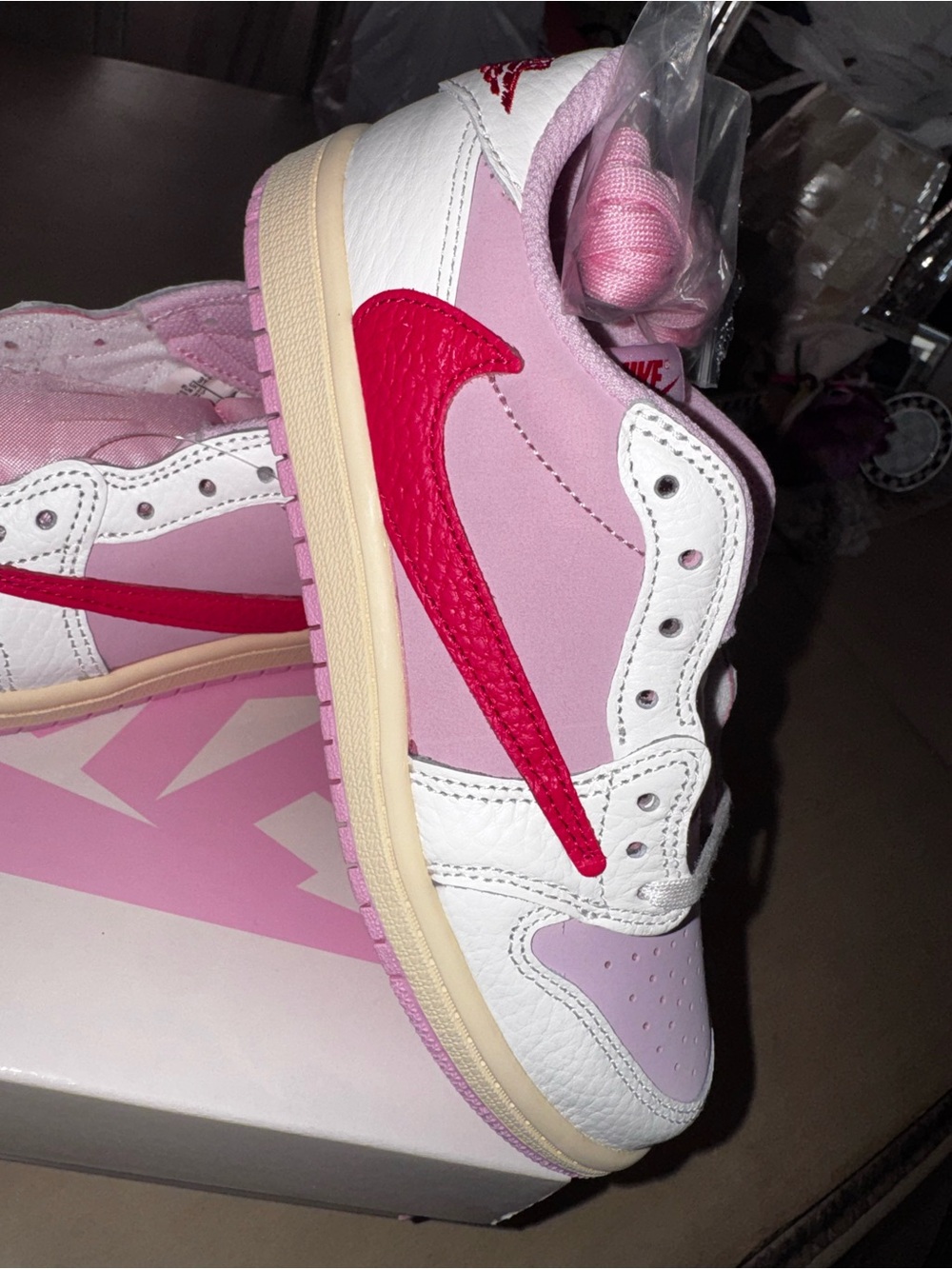 TRAVIS SCOTT 📣💕NIKE Kids Pink and Red Low-Top Sneakers - Picture 4 of 12